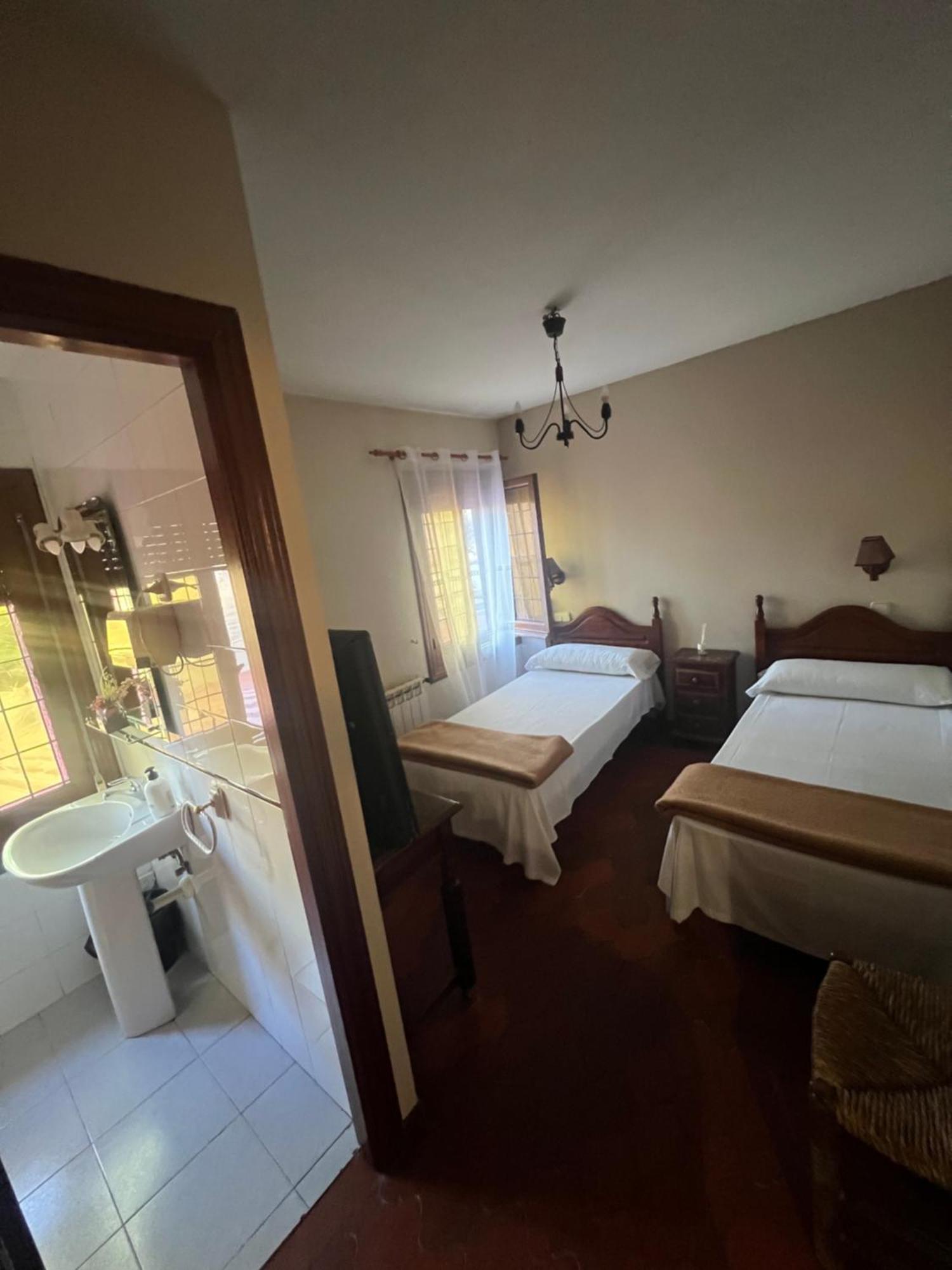 Hostal Sabor Fusion Hotel La Pradera de Navalhorno Bagian luar foto